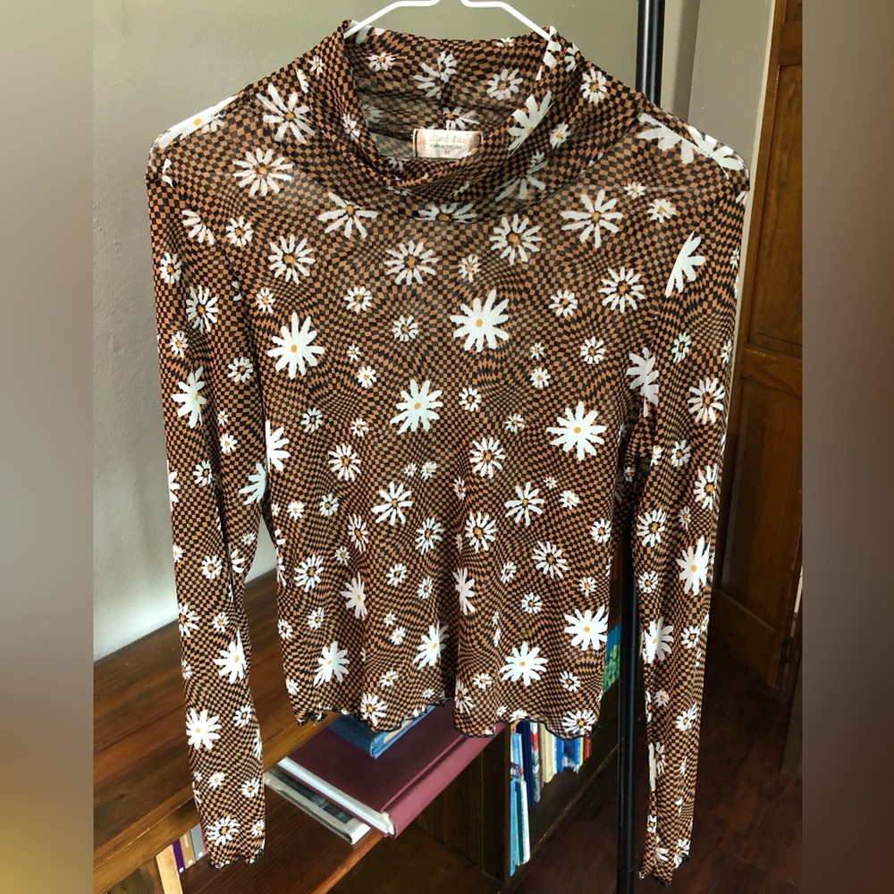 Altar'd State NWOT retro daisy/floral funky top 🌼